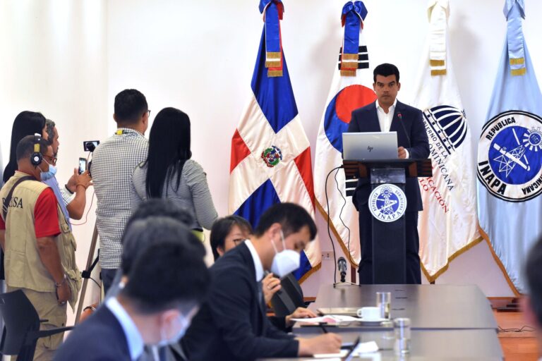 Wellington Arnaud destaca avances en agua y saneamiento y plantea visión estratégica para el desarrollo durante conferencia del PRM
