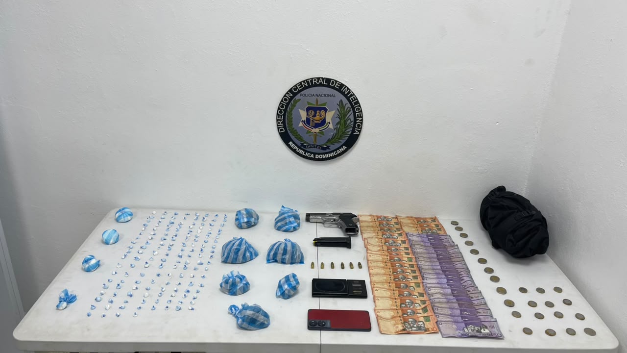 DINTEL arresta a tres personas y ocupa 211 porciones de presuntas drogas, arma de fuego y otros ilícitos en Sabana Perdida