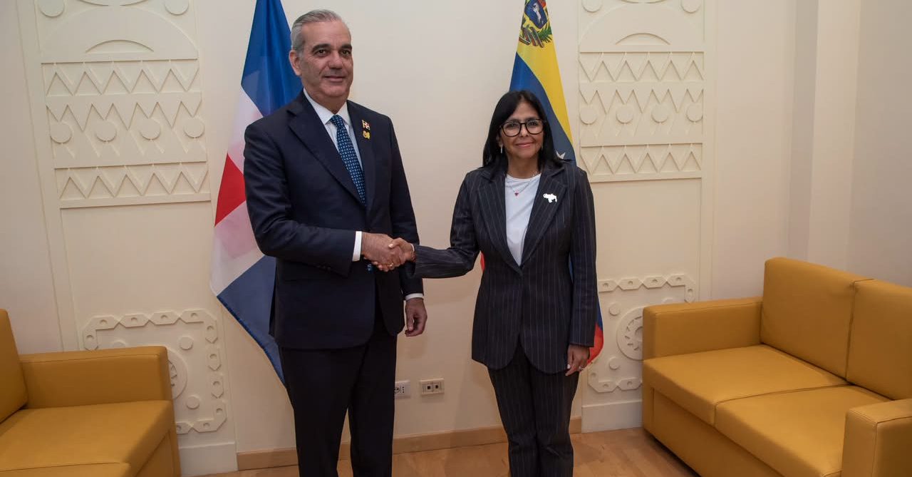 Abinader y Delcy Rodríguez abordan cooperación energética, relaciones consulares y turismo en reunión bilateral en Roma, Italia