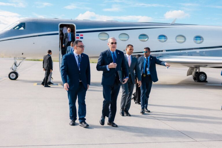 Presidente Abinader llega a Praga para participar en Conferencia Anual Forum 2000