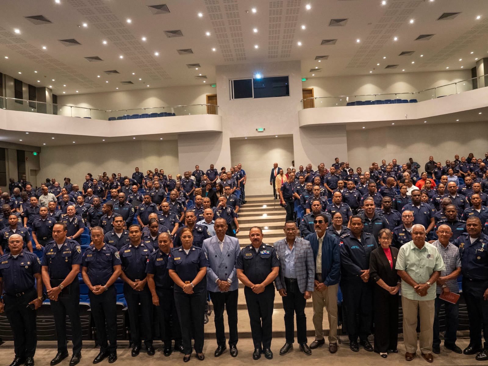 Policías amplían conocimientos sobre geopolítica aplicada a la inteligencia artificial en el IPES