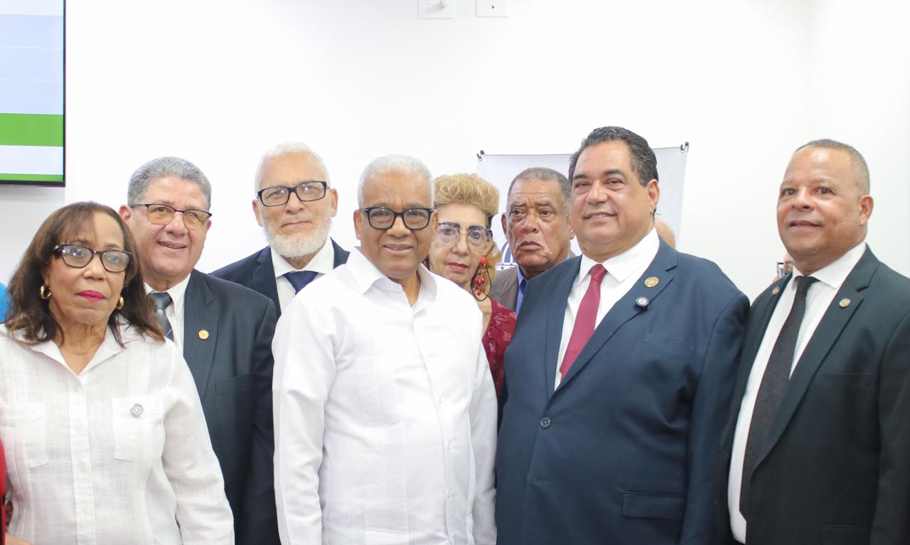 Gobierno otorga pensiones de RD$40,000 y seguro médico a notarios