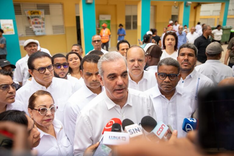 Presidente Luis Abinader: El Gobierno está en sesión permanente para garantizar la seguridad del pueblo dominicano ante situación en Haití"