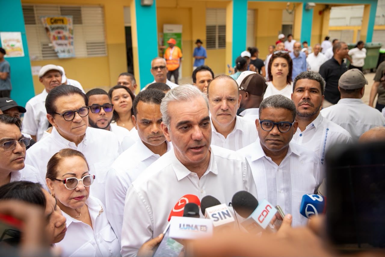 Presidente Luis Abinader: El Gobierno está en sesión permanente para garantizar la seguridad del pueblo dominicano ante situación en Haití"