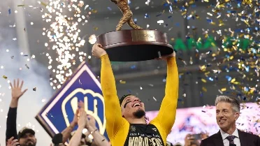El receptor venezolano de los Cerveceros de Milwaukee William Contreras fue seleccionado como el Jugador Mas Valioso de la Serie Mundial