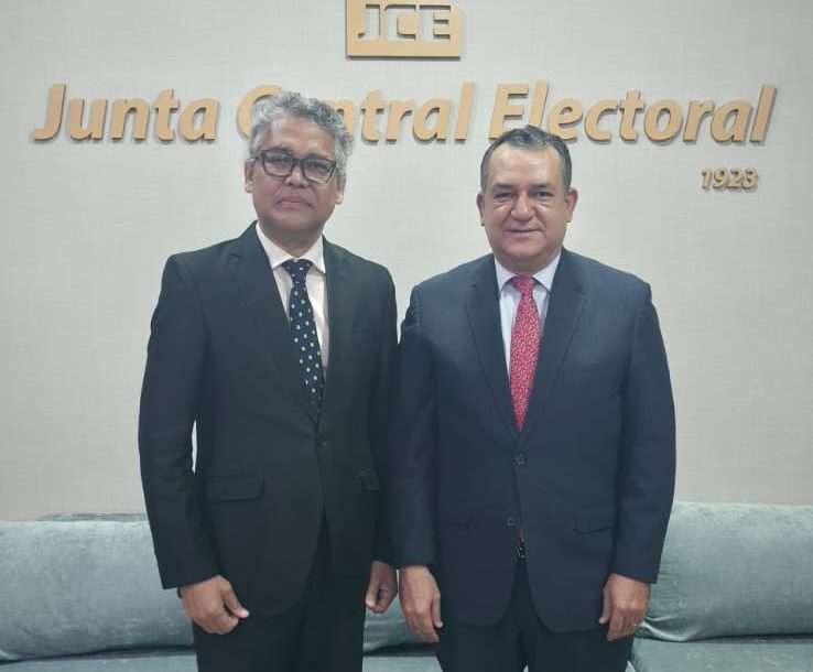 Carlos Peña se reúne con presidente de la JCE para abogar por el reconocimiento de nuevos partidos políticos