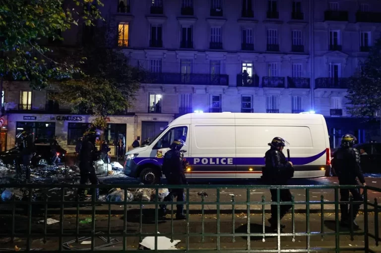 Segunda noche de toques de queda en varias ciudades francesas y más ayudas para las empresas saqueadas