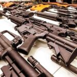 Frontera porosa: cómo el contrabando de armas desde República Dominicana alimenta la crisis de violencia en Haití
