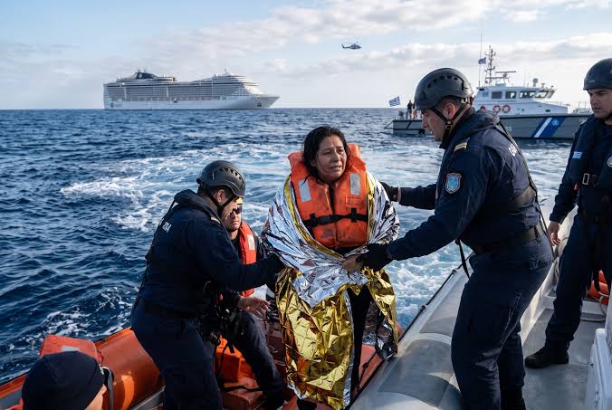 ¿Qué se sabe de la salvadoreña que pasó 24 horas a la deriva en el mar Jónico tras caer de un crucero?