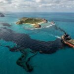 Derrame de petróleo de buque cisterna contamina playas de Emiratos Árabes Unidos cerca del estrecho de Ormuz