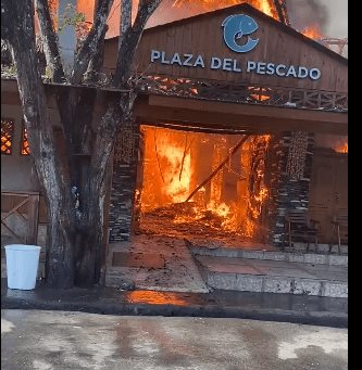 Incendio destruye 22 casetas en Boca Chica; atribuyen el origen a un velón encendido a San Miguel