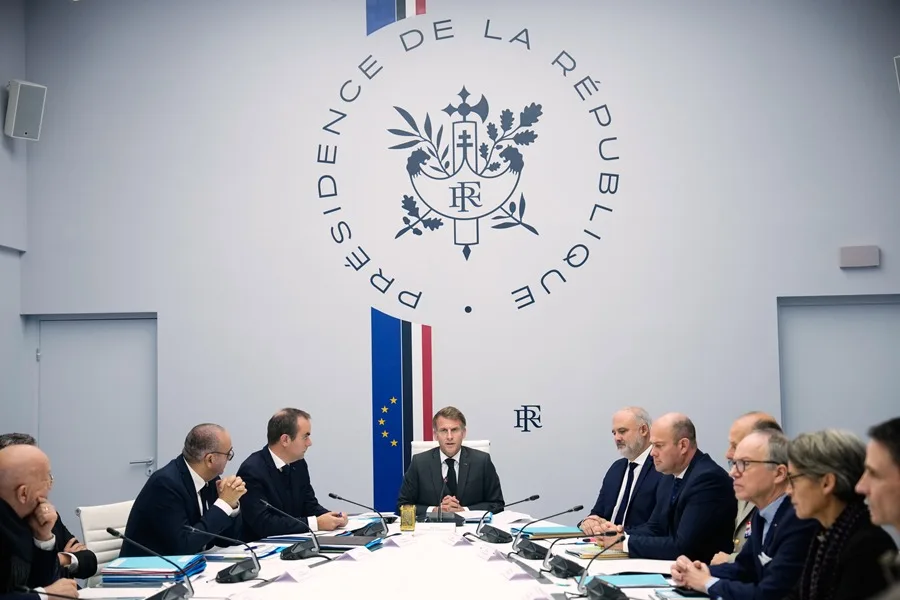 Macron anuncia restricciones a las manifestaciones en Francia y convoca un Consejo de Defensa