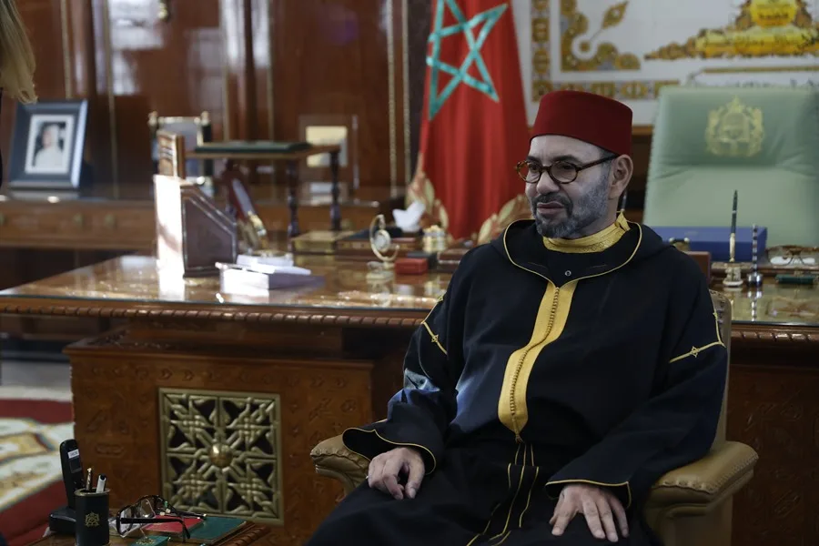 El rey Mohamed VI critica la «irresponsabilidad» de políticos en España y rechaza «presiones»