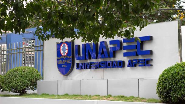 Unapec gradúa a 858 profesionales; mujeres representan el 59 % de la promoción